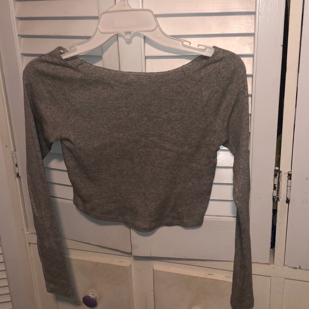 Off shoulder cropped top